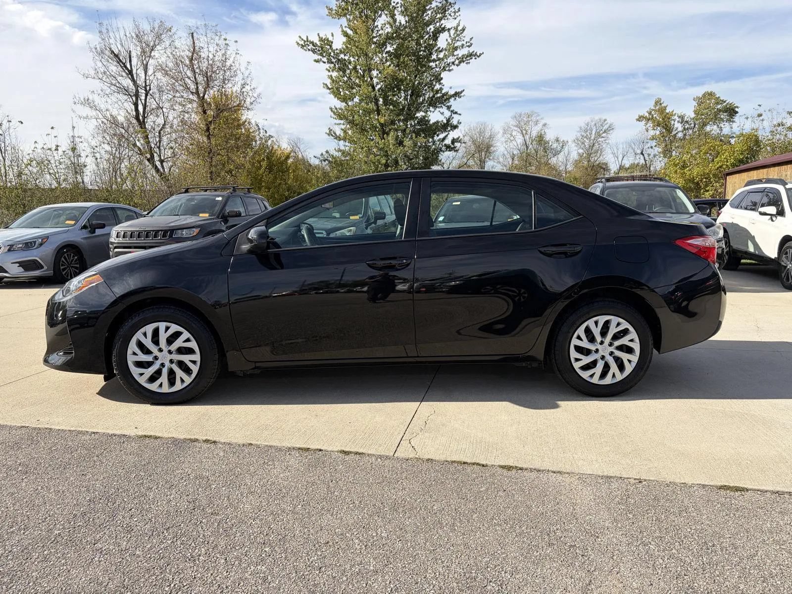 Used 2018 Toyota Corolla LE FWD image 5