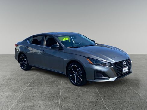 Used 2025 Nissan Altima 2.5 SR FWD image 7