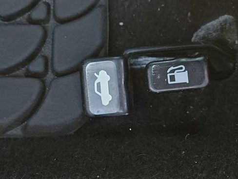 Used 2019 Toyota Corolla SE FWD image 18