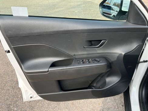 Used 2025 Hyundai Kona SEL image 18