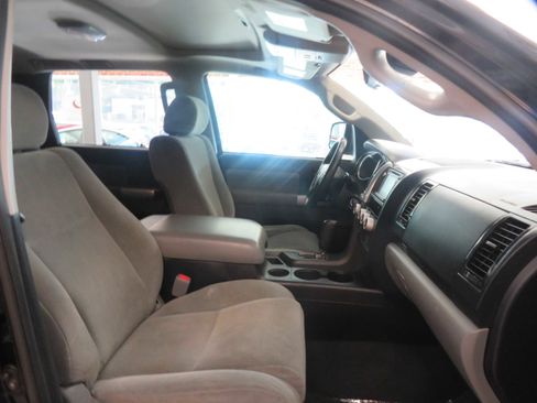 Used 2019 Toyota Sequoia SR5 image 27