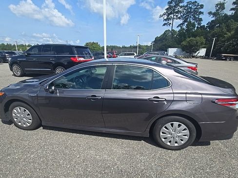 Used 2019 Toyota Camry LE FWD image 8