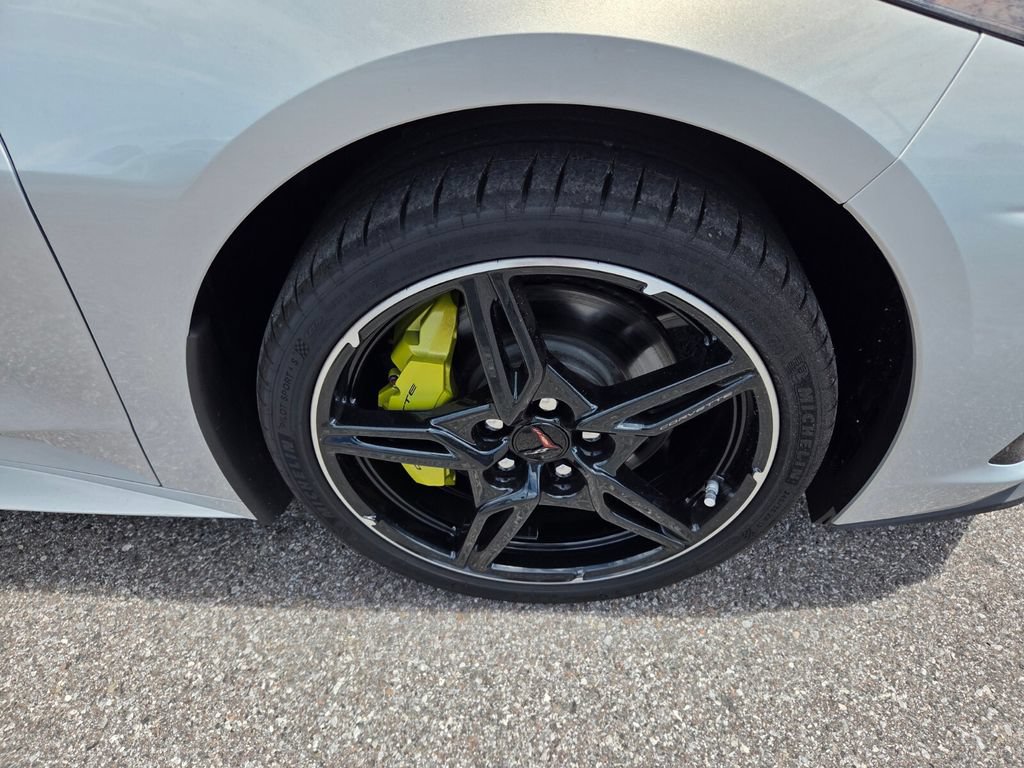 Certified 2021 Chevrolet Corvette Stingray Premium Cpe w/ Z51 Performance Package RWD image 17