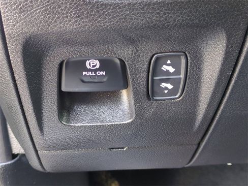 Used 2020 RAM 1500 Laramie w/ Off Road Group image 26