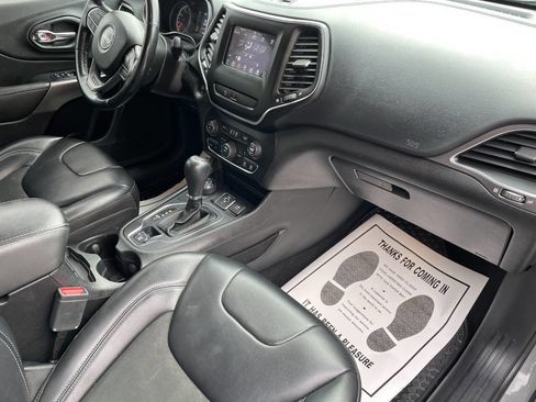 Used 2020 Jeep Cherokee Latitude Plus w/ Cold Weather Group AWD/4WD image 17