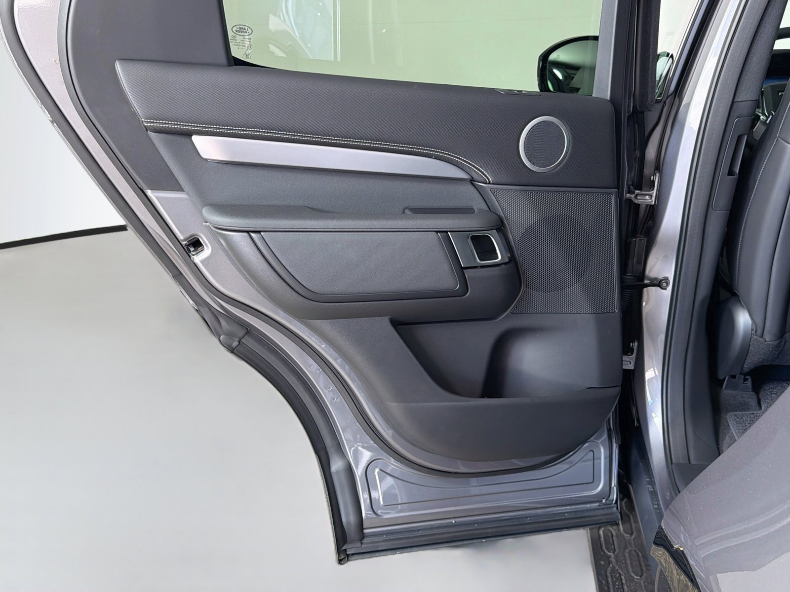 New 2026 Land Rover Discovery Limited Edition AWD/4WD image 25