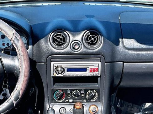 Used 2001 MAZDA MX-5 Miata RWD image 19