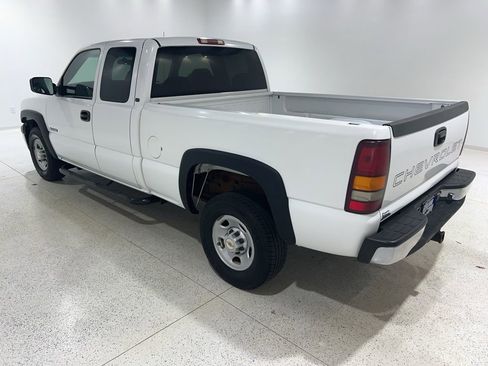 Used 2000 Chevrolet Silverado 2500 W/T w/ Firm Ride Suspension Pkg image 3