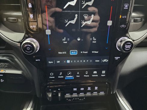 Used 2022 RAM 2500 Big Horn w/ Level C Equiment Group image 17