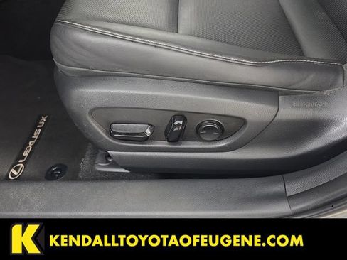 Used 2019 Lexus UX 200 FWD image 24
