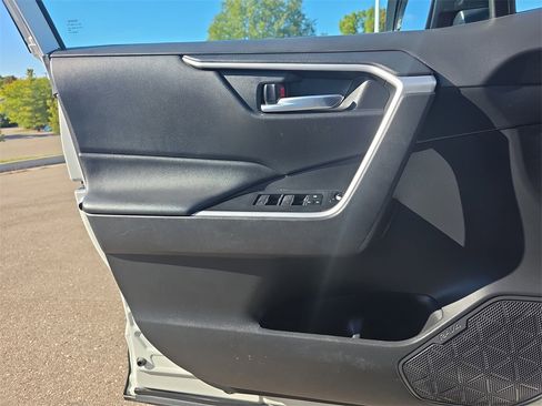 Used 2022 Toyota RAV4 XLE image 26