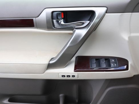 Used 2017 Lexus GX 460 Premium image 12