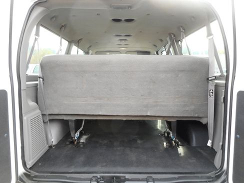 Used 2002 Ford E-350 and Econoline 350 XL image 17