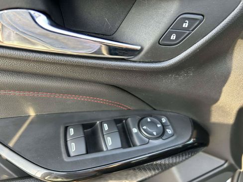 Used 2024 Chevrolet Trax RS w/ Sunroof Package FWD image 17