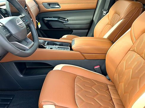 New 2026 Nissan Pathfinder Platinum image 10