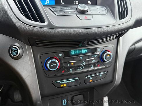 Used 2019 Ford Escape SE FWD image 18