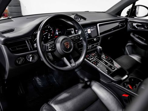 Used 2024 Porsche Macan AWD/4WD image 16