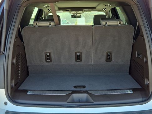 Used 2024 Chevrolet Tahoe Z71 w/ Luxury Package AWD/4WD image 13