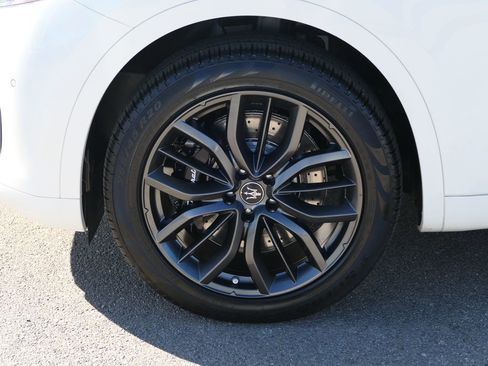 Used 2024 Maserati Levante GT Ultima image 11