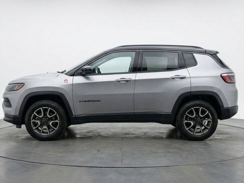 Used 2025 Jeep Compass Trailhawk AWD/4WD image 5