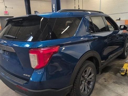 Used 2022 Ford Explorer XLT w/ Equipment Group 202A AWD/4WD image 9
