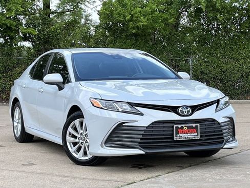 Used 2023 Toyota Camry LE FWD image 2