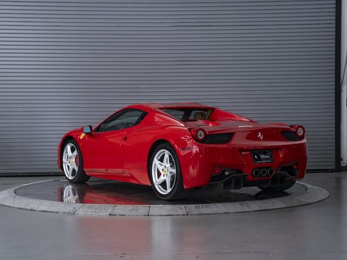 Used 2012 Ferrari 458 Spider RWD image 10