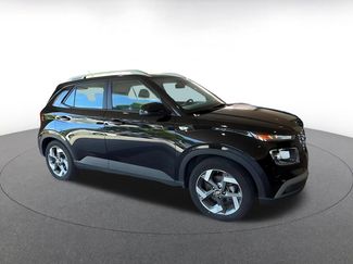 Used 2025 Hyundai Venue SEL FWD video 2