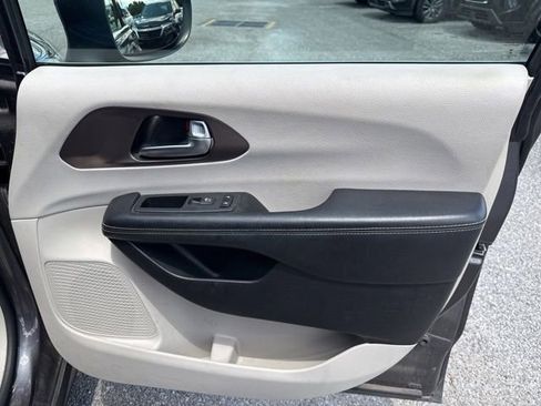 Used 2021 Chrysler Voyager Lxi FWD image 14
