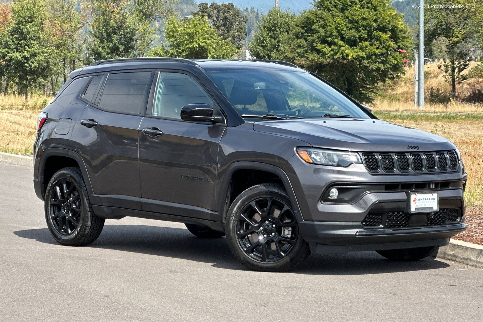 Used 2023 Jeep Compass Latitude w/ Convenience Group AWD/4WD image 1