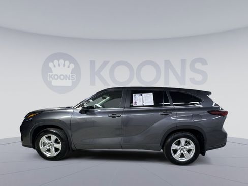Used 2025 Toyota Highlander LE AWD/4WD image 17