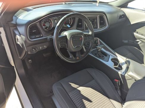 Used 2019 Dodge Challenger SXT image 5