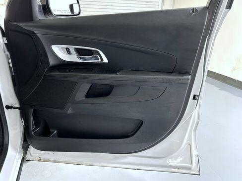 Certified 2017 Chevrolet Equinox Premier w/ Enhanced Convenience Package FWD image 17
