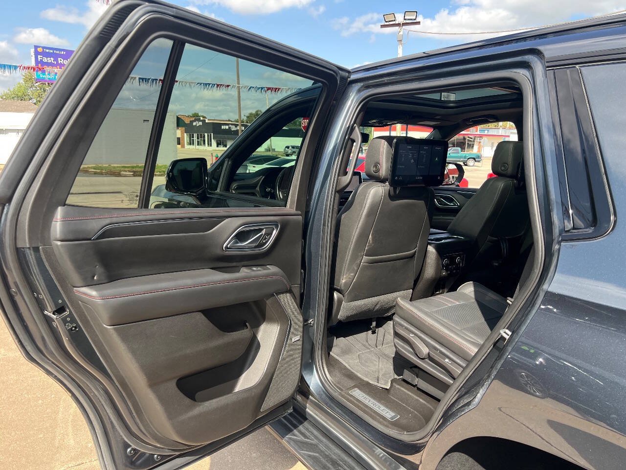 Used 2021 Chevrolet Tahoe RST w/ Luxury Package AWD/4WD image 22