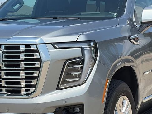 Used 2025 GMC Yukon XL Denali AWD/4WD image 4