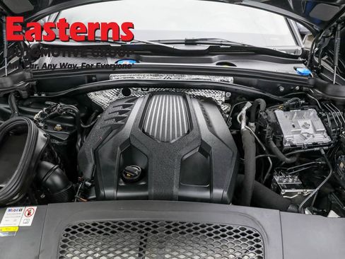 Used 2023 Porsche Macan T image 7