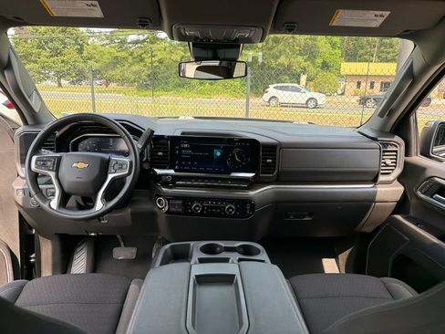 Used 2025 Chevrolet Silverado 1500 LT AWD/4WD image 8