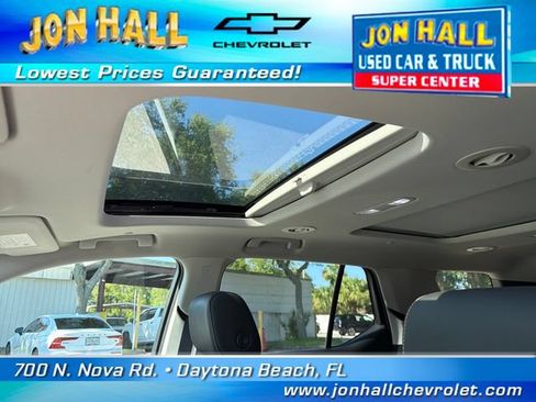 Used 2019 Chevrolet Traverse Premier w/ Driver Confidence II Package FWD image 18