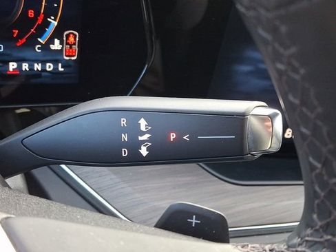 Used 2025 Chevrolet Suburban Z71 image 14