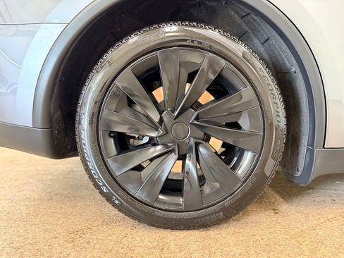 Used 2026 Tesla Model Y AWD image 28