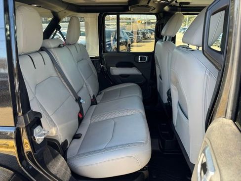 Used 2021 Jeep Wrangler Unlimited Sahara image 26