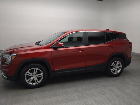 Used 2024 GMC Terrain SLE w/ LPO, Floor Liner Package FWD image 2