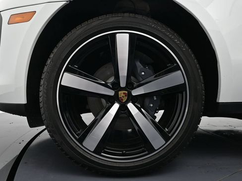 Used 2026 Porsche Macan AWD/4WD image 26
