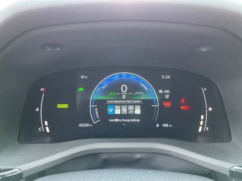 Used 2025 Toyota Camry SE image 7