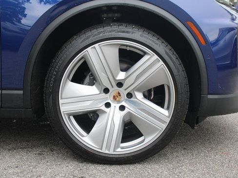 Certified 2024 Porsche Macan 4 Electric image 15