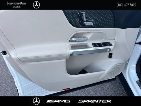 Used 2026 Mercedes-Benz GLB 250 image 12