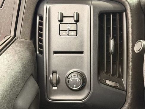 Used 2018 Chevrolet Silverado 1500 Custom w/ Custom Value Package RWD image 27