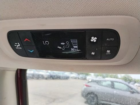 Used 2019 Chrysler Pacifica Touring-L FWD image 14