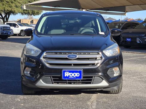 Used 2017 Ford Escape SE image 2
