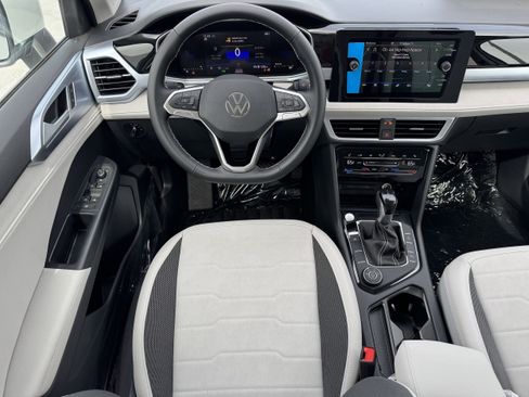 New 2025 Volkswagen Taos SE image 13